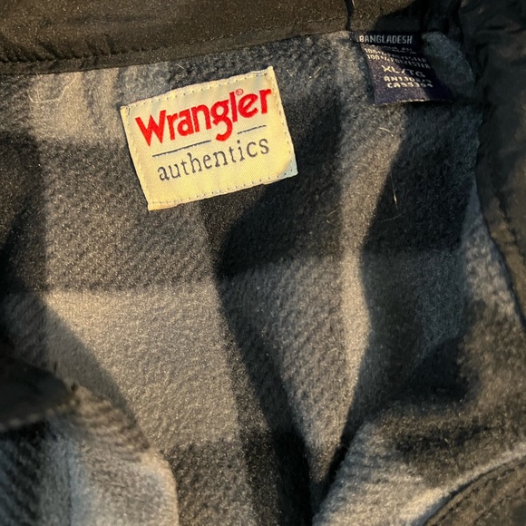 Wrangler flannel - Picture 2 of 4